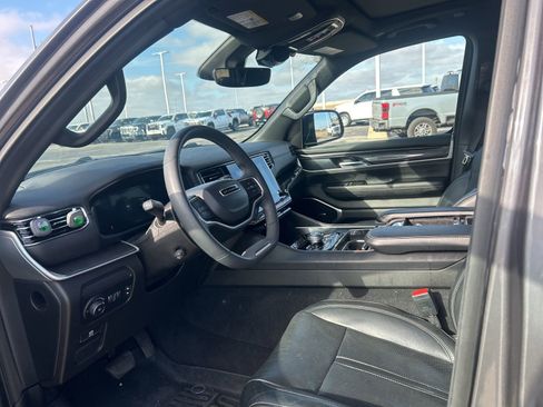 Used 2023 Jeep Wagoneer Base w/ Premium Group I image 13