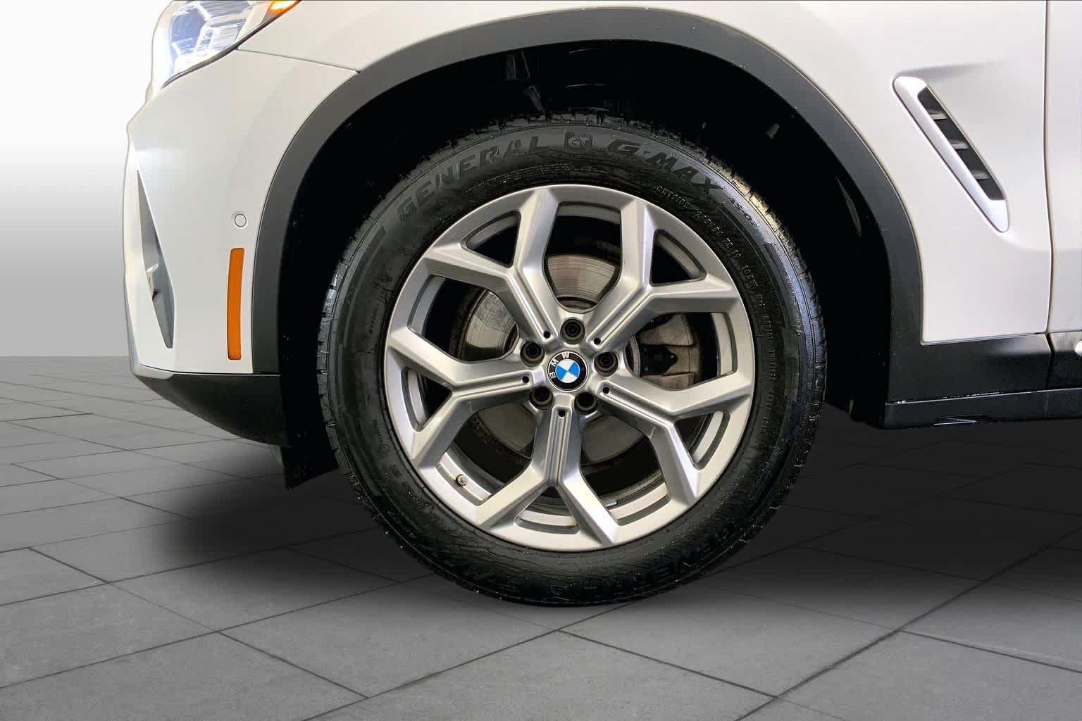 Used 2024 BMW X4 xDrive30i w/ Parking Assistance Package AWD/4WD image 11
