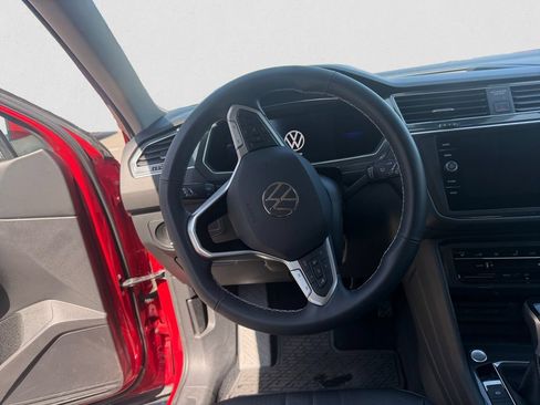 Certified 2022 Volkswagen Tiguan SE FWD image 12