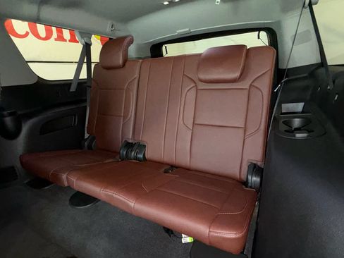 Used 2020 Chevrolet Suburban Premier w/ Premier Plus Edition AWD/4WD image 27
