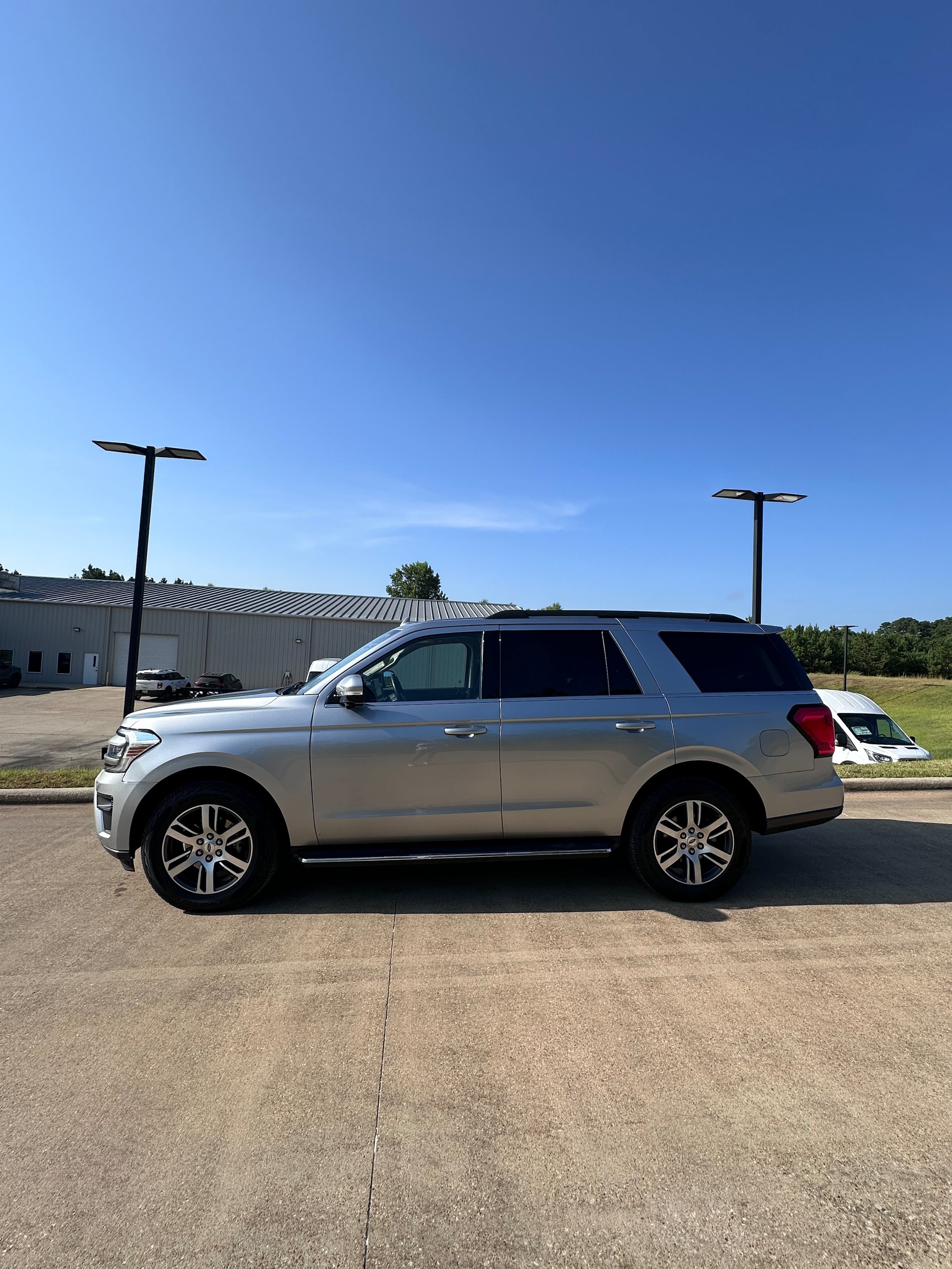 Used 2023 Ford Expedition XLT AWD/4WD image 2