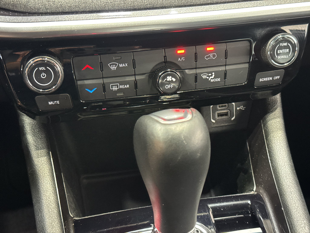 Used 2024 Jeep Compass Latitude AWD/4WD image 29