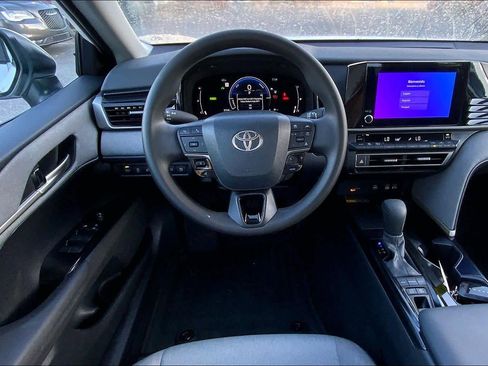 Used 2025 Toyota Camry LE image 6