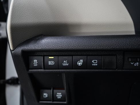 Used 2025 Toyota Sienna AWD image 23