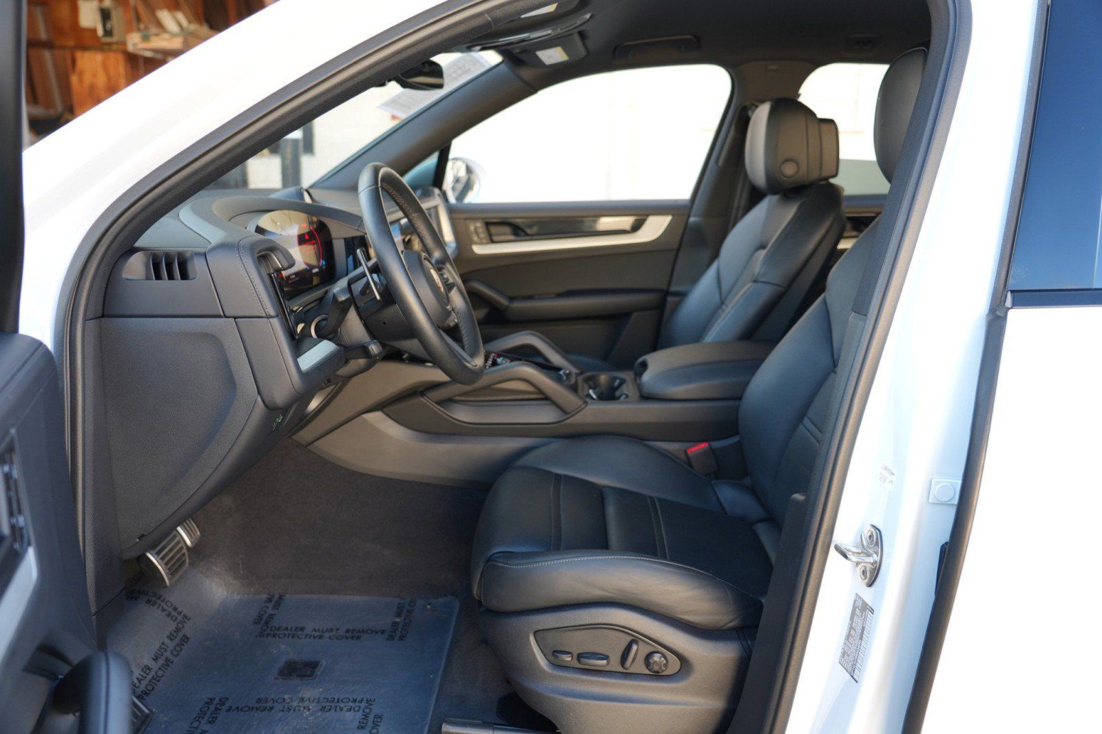 Used 2024 Porsche Cayenne S w/ Sport Chrono Package AWD/4WD image 16