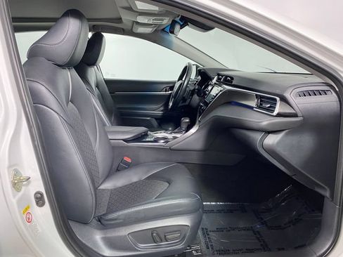 Used 2018 Toyota Camry XSE FWD image 8
