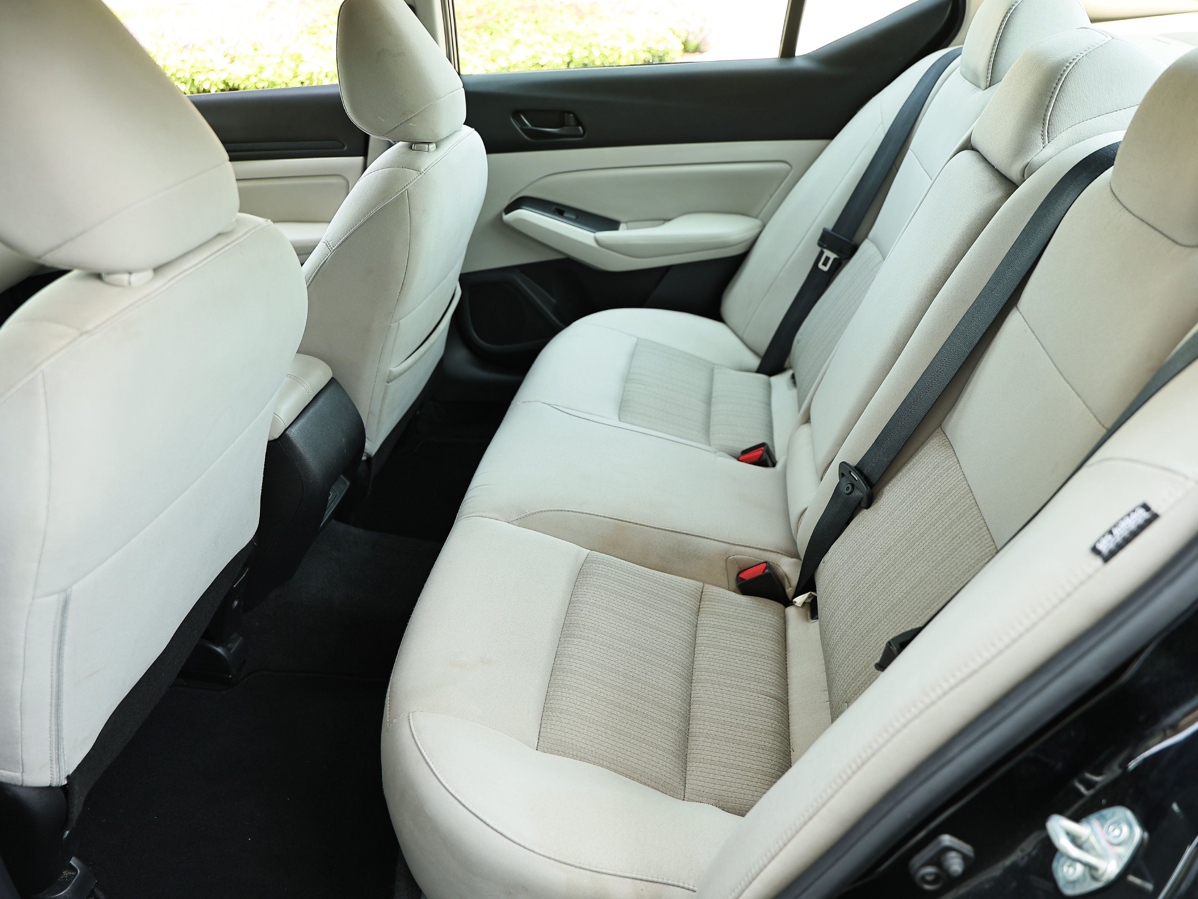 Used 2025 Nissan Altima 2.5 SV FWD image 25