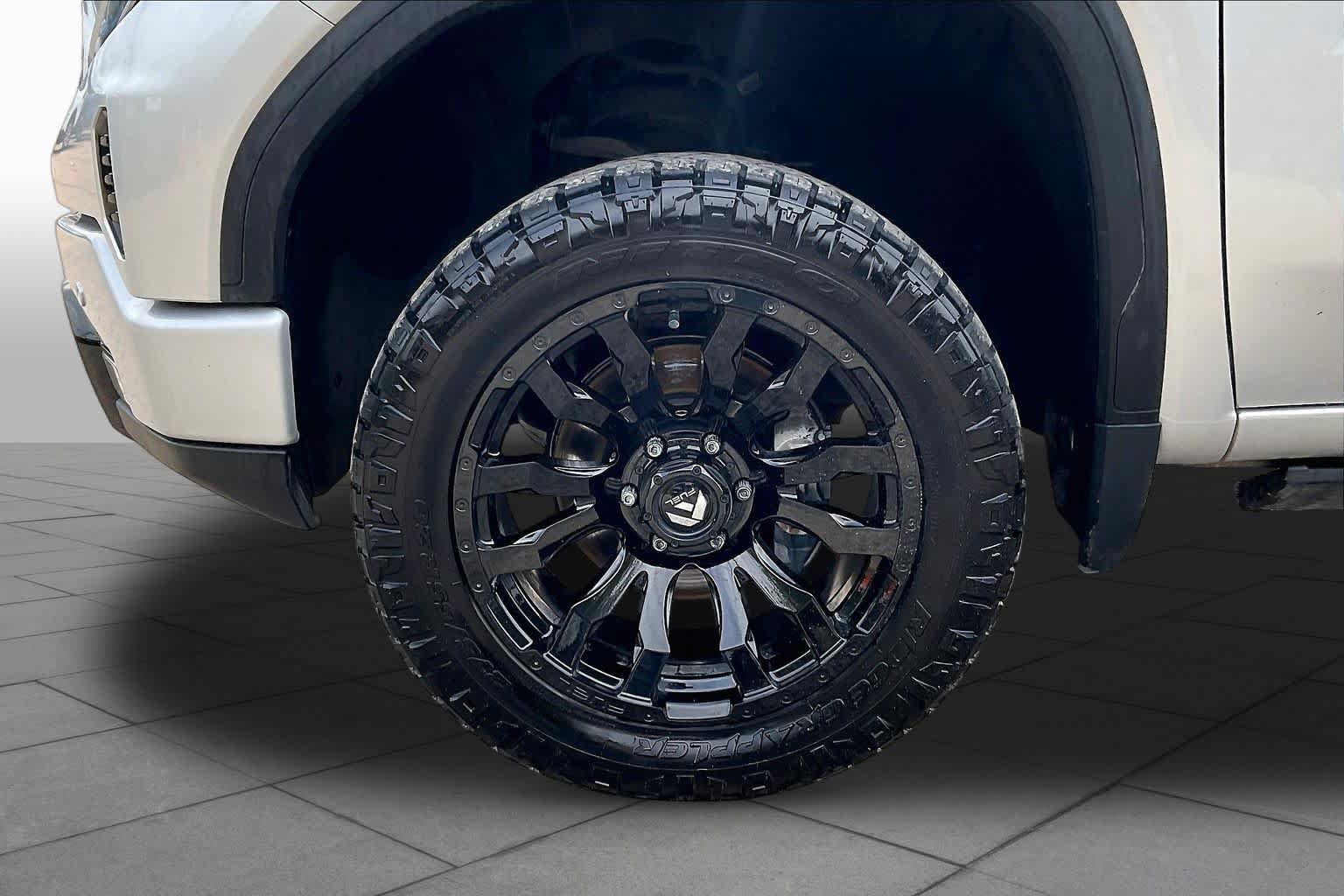 Used 2022 GMC Sierra 1500 AT4 w/ Sierra Safety Plus Package AWD/4WD image 11