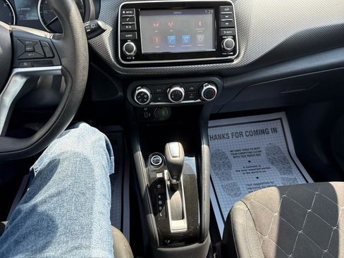 Used 2020 Nissan Kicks S image 12