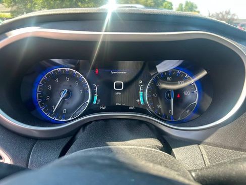 Used 2026 Chrysler Pacifica Select FWD image 12