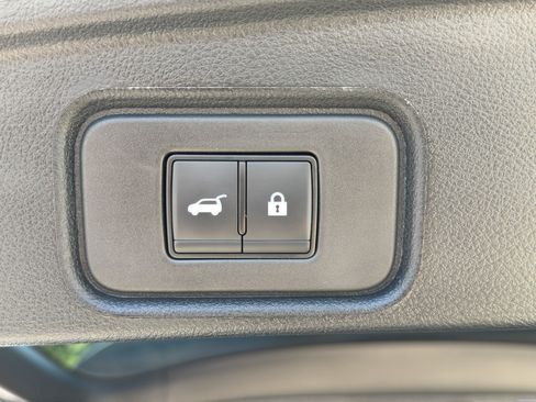 Used 2025 Nissan Pathfinder SL w/ SL Premium Package FWD image 17