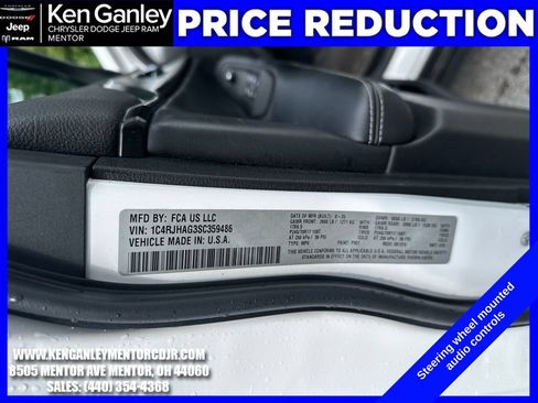 Certified 2025 Jeep Grand Cherokee Laredo AWD/4WD image 28