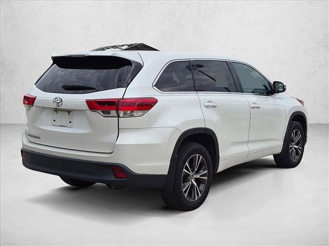 Used 2017 Toyota Highlander LE FWD image 5