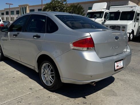 Used 2011 Ford Focus SE FWD image 9