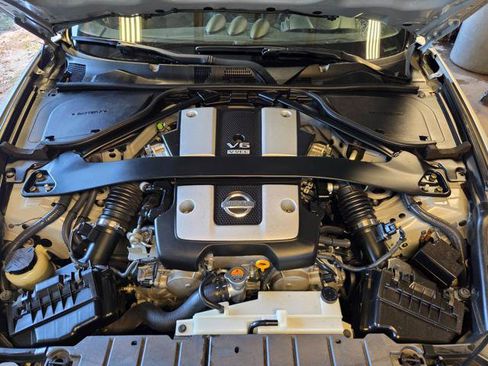 Used 2009 Nissan 370Z Touring image 14
