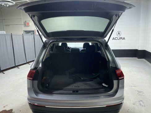 Used 2020 Volkswagen Tiguan SE w/ Panoramic Sunroof Package image 19