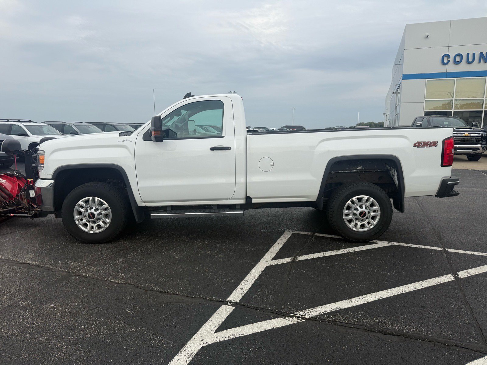 Used 2016 GMC Sierra 2500 4x4 Regular Cab w/ Sierra Convenience Package image 3
