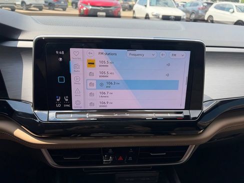 Certified 2024 Volkswagen Atlas Cross Sport SE w/ Panoramic Sunroof Package AWD/4WD image 18