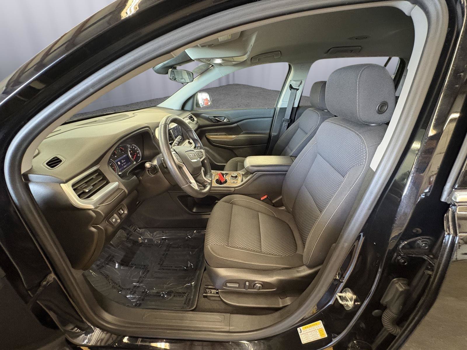Used 2022 GMC Acadia SLE w/ Driver Convenience Package FWD image 22