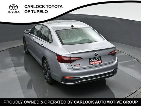 Used 2024 Volkswagen Jetta SE w/ Panoramic Sunroof Package FWD image 39