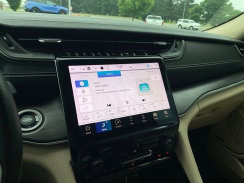 Used 2022 Jeep Grand Cherokee L Limited AWD/4WD image 16