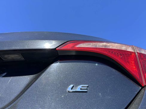 Used 2018 Toyota Corolla LE image 10