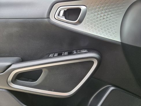 Used 2023 Kia Soul LX image 25