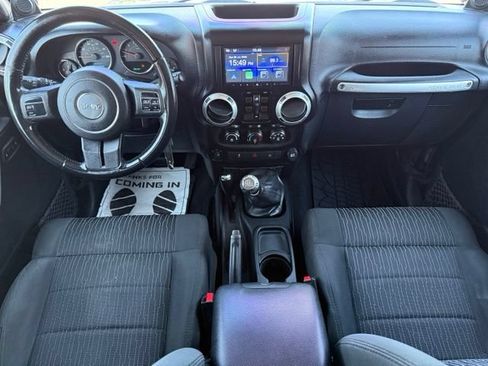 Used 2011 Jeep Wrangler Unlimited Sahara AWD/4WD image 11