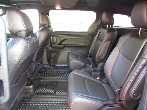 Used 2025 Toyota Sienna XSE AWD/4WD image 16