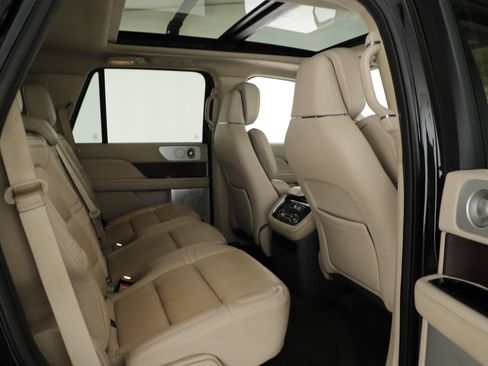 Used 2021 Lincoln Navigator Reserve AWD/4WD image 20