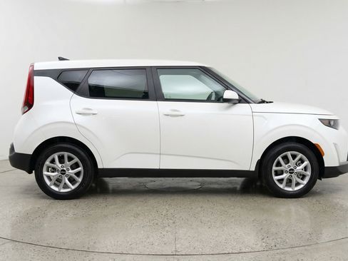 Used 2025 Kia Soul LX w/ LX Technology Package FWD image 11