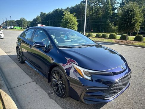 Used 2024 Toyota Corolla SE FWD image 4