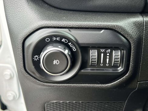 Certified 2020 Jeep Wrangler Unlimited Sahara AWD/4WD image 19