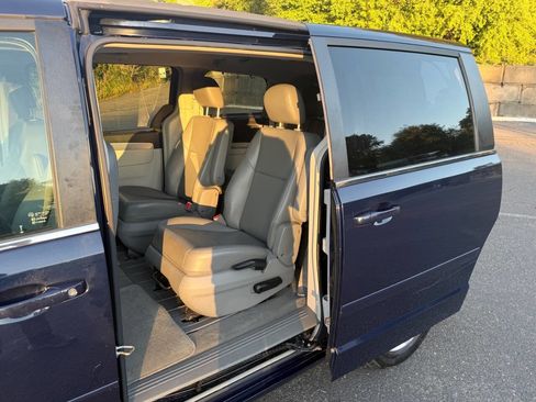 Used 2014 Volkswagen Routan SE image 13