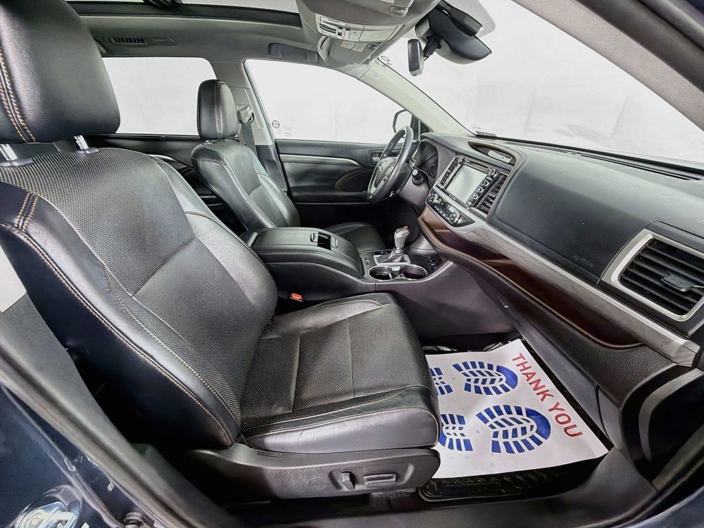 Used 2019 Toyota Highlander Limited AWD/4WD image 31