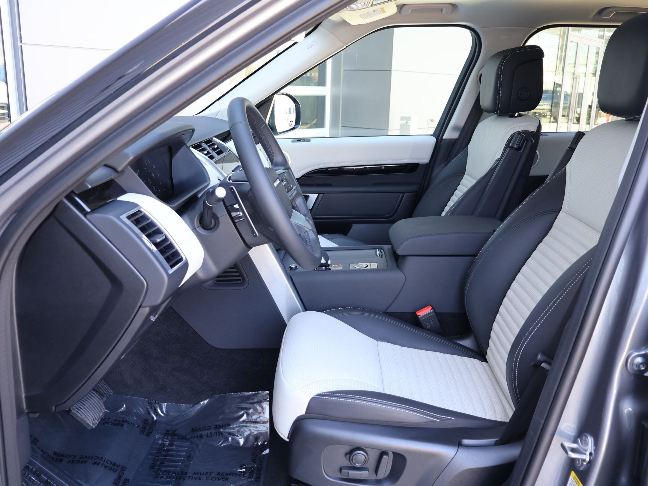 Used 2026 Land Rover Discovery S AWD/4WD image 17