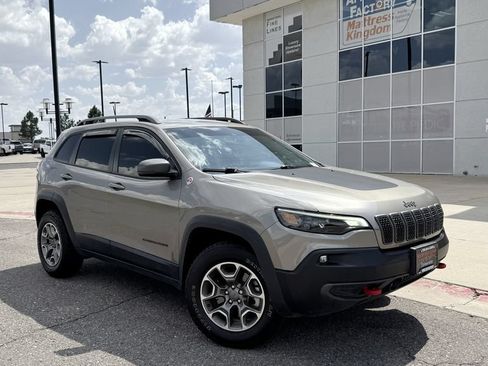Used 2021 Jeep Cherokee Trailhawk AWD/4WD image 2