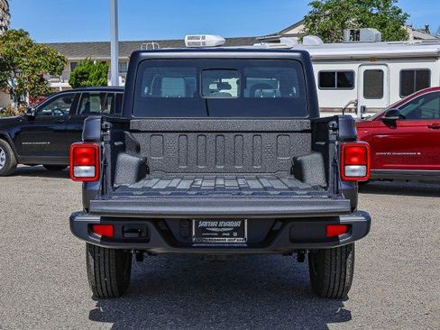 New 2026 Jeep Gladiator Sport image 6