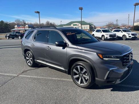 Used 2025 Honda Pilot Elite image 3
