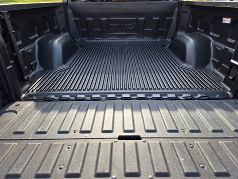Used 2025 GMC Sierra 1500 SLT AWD/4WD image 17