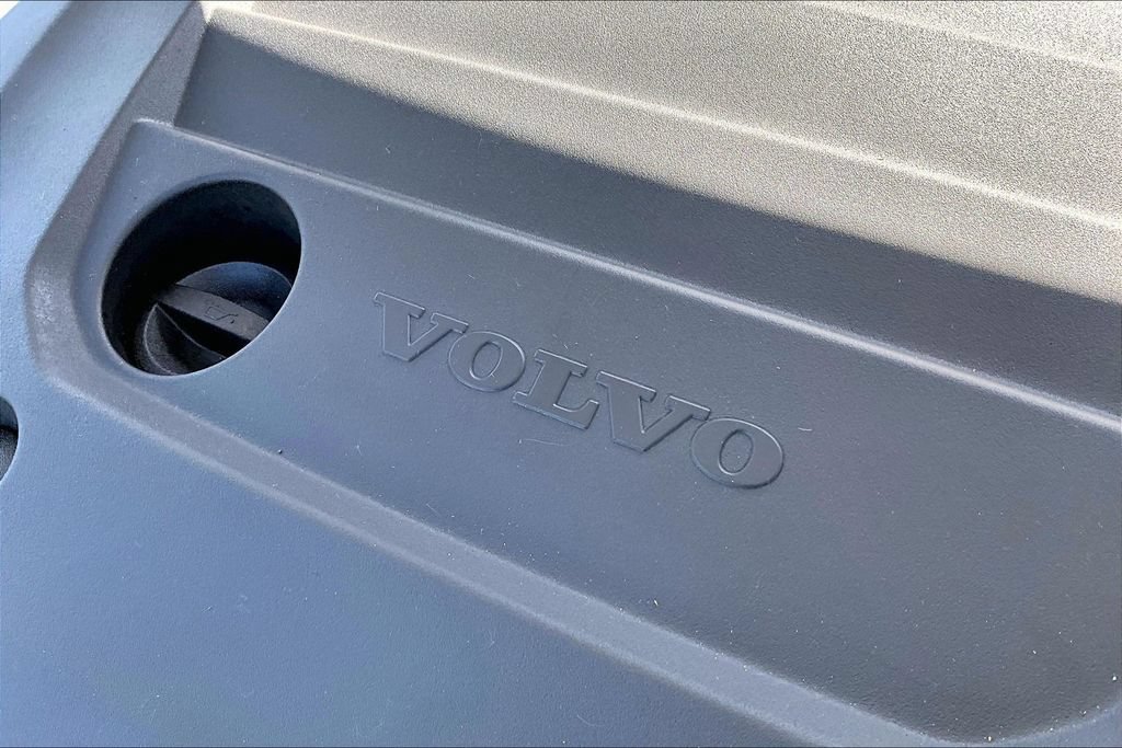 Used 2025 Volvo XC40 B5 Core AWD/4WD image 34