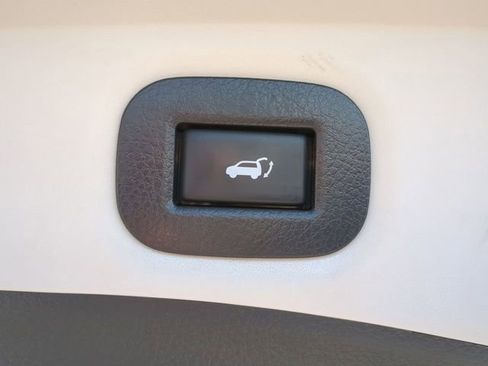 Used 2020 Nissan Rogue SV image 15