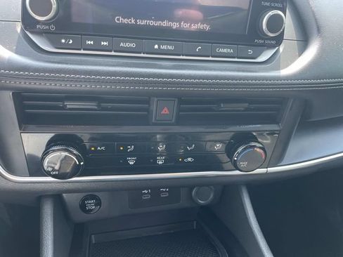 Used 2024 Nissan Rogue S AWD/4WD image 24