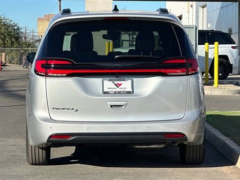 New 2026 Chrysler Pacifica Select w/ S Appearance Package image 4