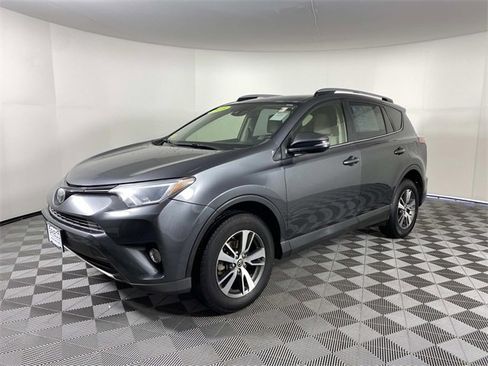 Used 2018 Toyota RAV4 XLE image 4