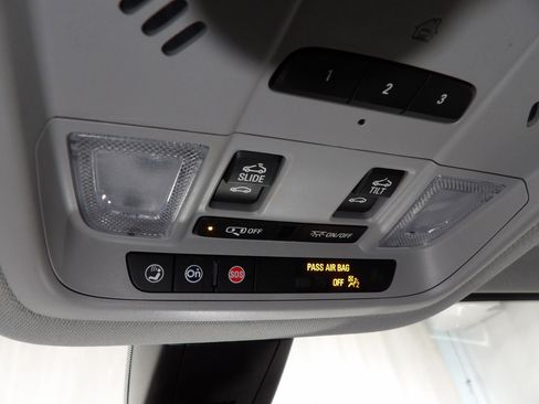 Used 2022 GMC Acadia SLT w/ Preferred Package AWD/4WD image 29