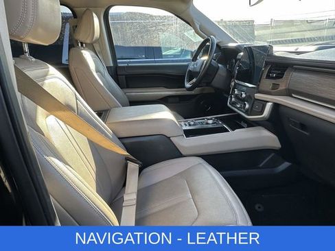 Used 2023 Ford Expedition Limited image 2