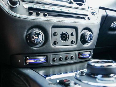 Used 2019 Rolls-Royce Wraith RWD image 33
