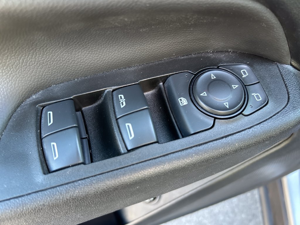 Used 2023 Chevrolet Equinox LT FWD image 18