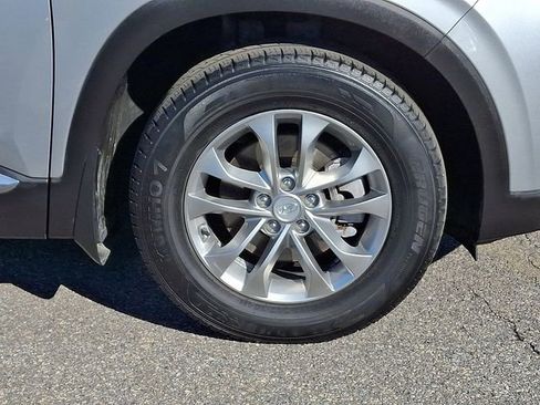 Used 2020 Hyundai Santa Fe SE image 8